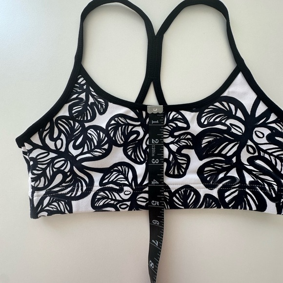 Lorna Jane sports bra size Small black n white leaf pattern pull on! - Picture 4 of 4